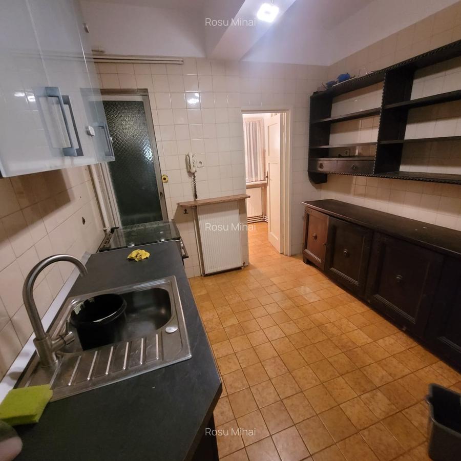 Universitate, Intercontinental, Blocul Roșu - 11