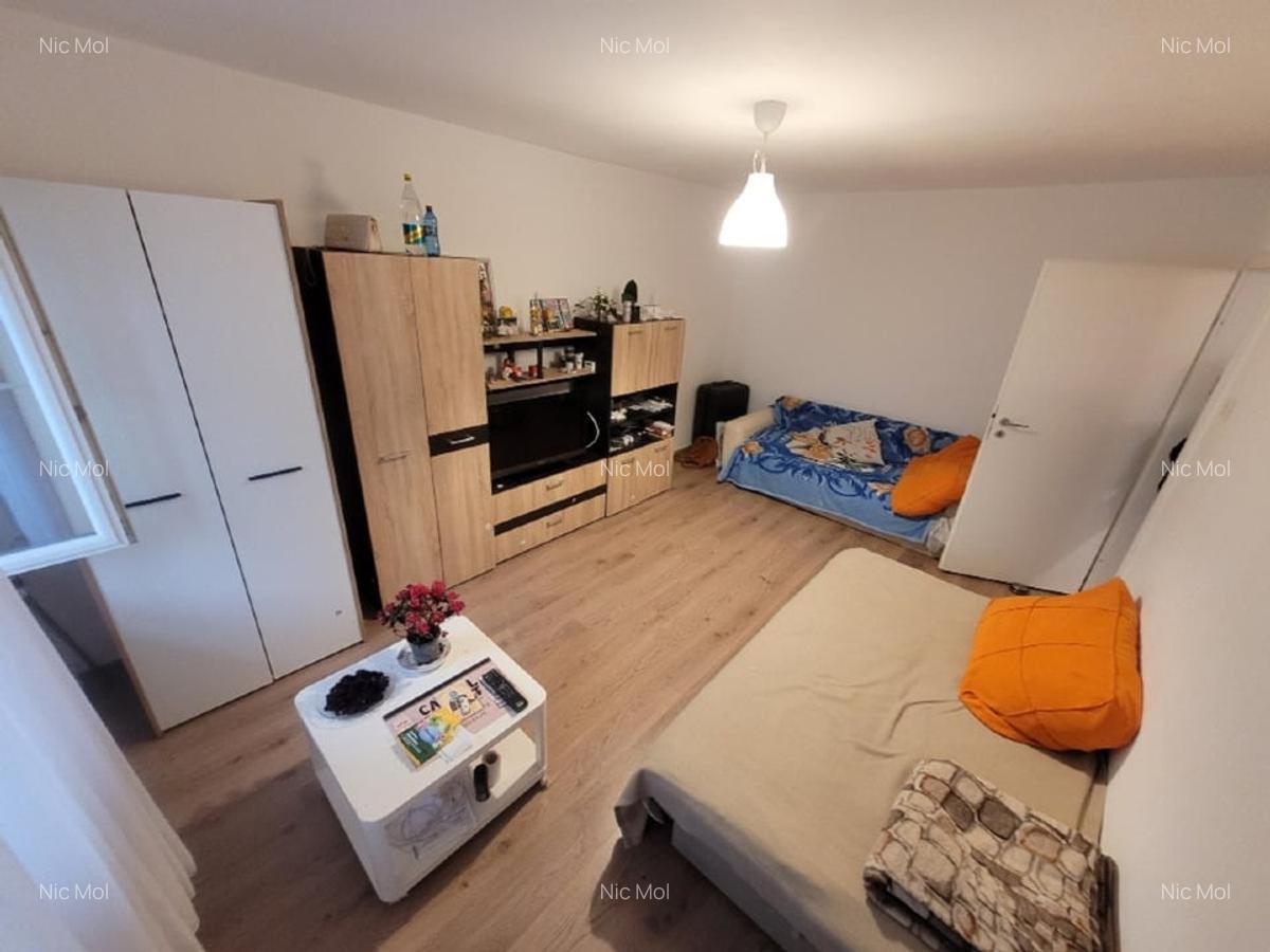 Proprietar inchiriez ap. 3cam 2bai decomandat 1980 6/10 renovat - 9