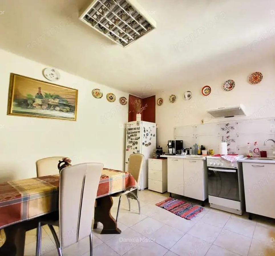 Casa 8 Camere, 3 Apartamente, Singur in curte - 20