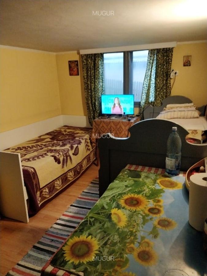 Casa din bârne , 3 camere, Stațiunea Cacica, SU 117mp,882 mp teren - 2