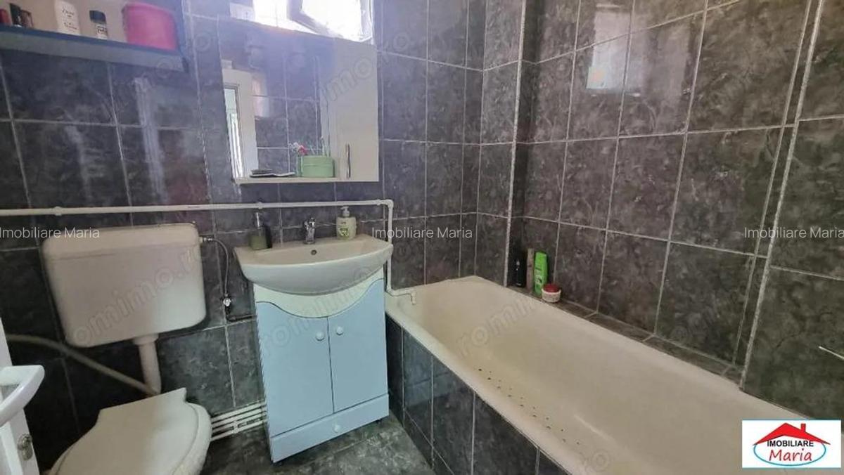 Casa solida situata semicentral cu acces auto, 159000 Euro - 11