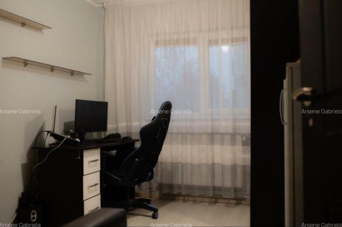 De vanzare apartament 4 camere/ Bld Chisinau - 7