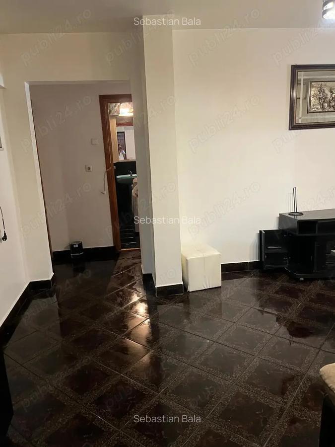 Apartament spa?ios cu 3 dormitoare + living 70 mp2 - 1