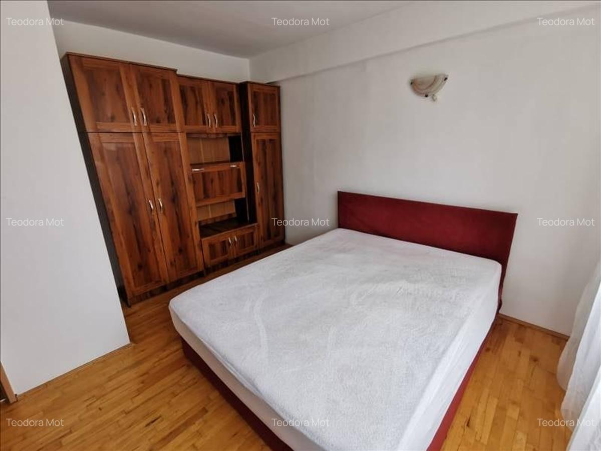 Apartament cu 2 camere decomandat în P-ța Victoriei - 4
