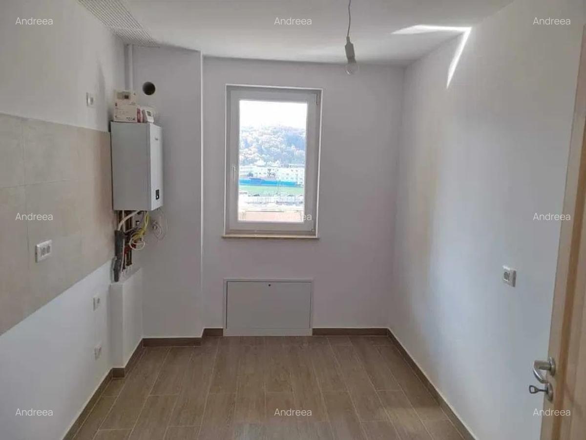 Apartament cu 3 camere decomandat în Astra - 3