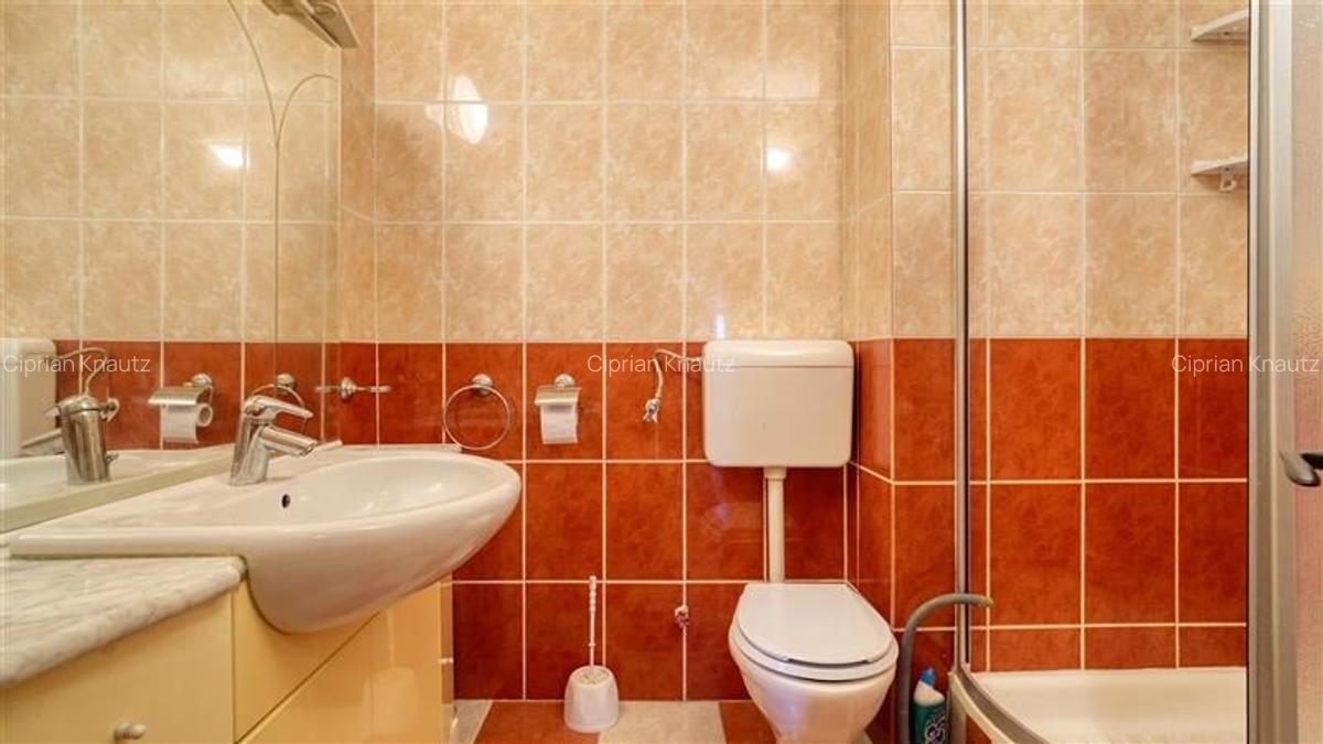 Apartament cu 3 camere decomandat în Eroilor - 12