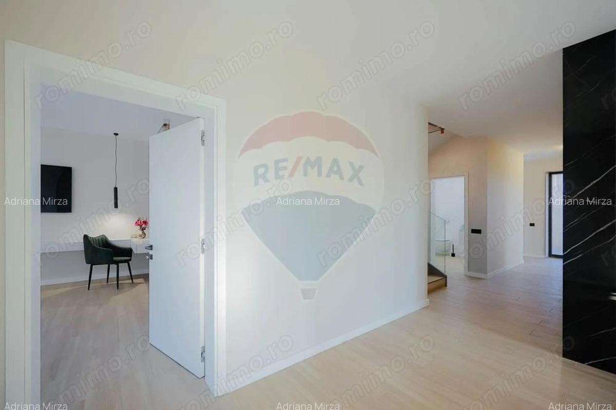 De vanzare Vila cu 8 camere in Sanmartin, 290 mp util, teren 1100 mp - 2