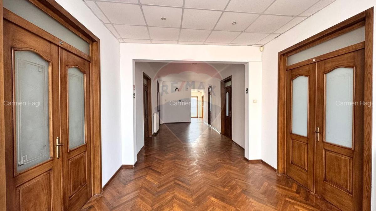 Vila cu 18 camere de vanzare in zona Peninsula - 6