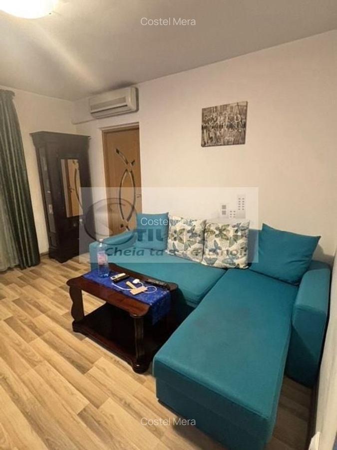 Apartament cu 3 camere semidecomandat în Podu Roș - 2
