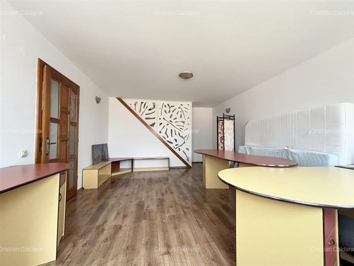 Casa spatioasa si bine compartimentata in Velenta  locatie excelenta - 11