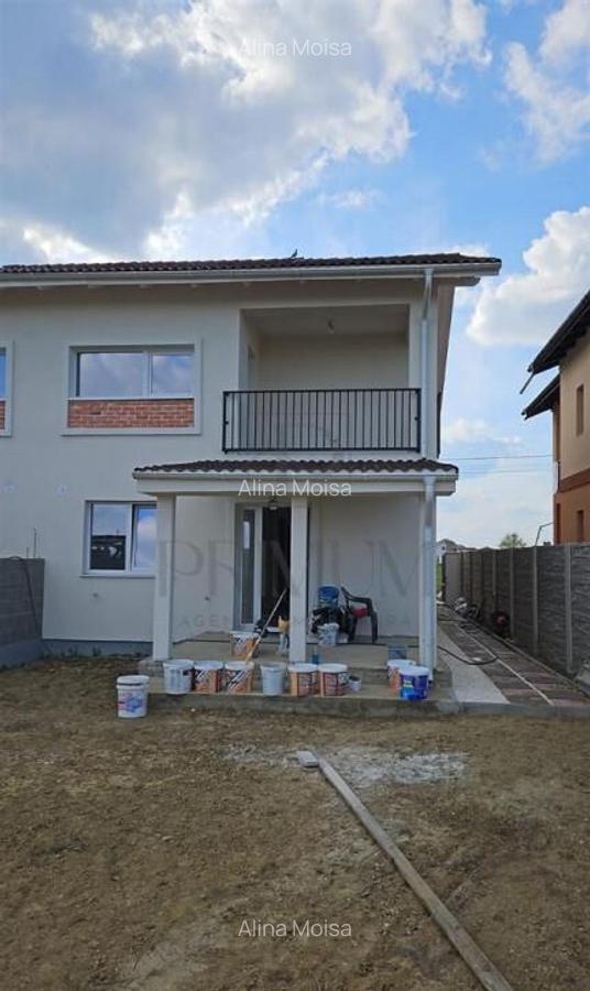 Duplex 5 camere - 2 dormitoare la parter - bucatarie inchisa - 2