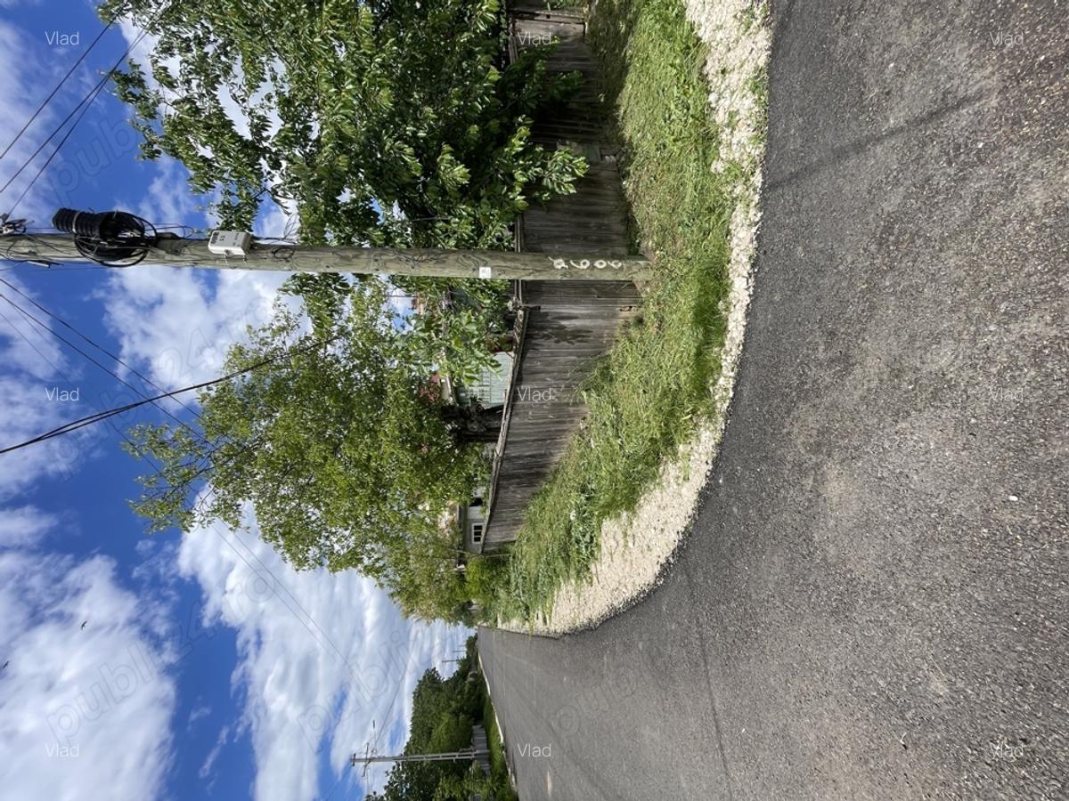 Casa si Gradina de Vanzare Pozitie Centrala pe Loc Drept - 7