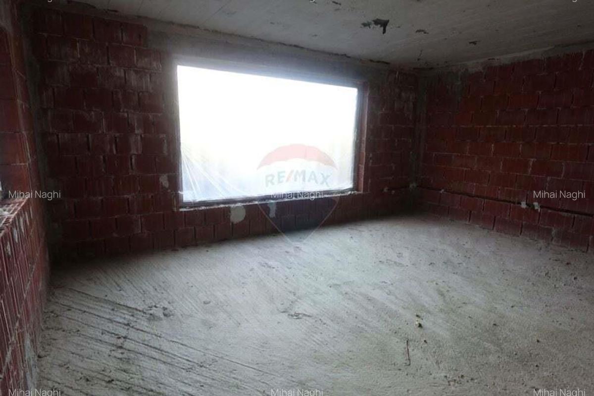 Casa / Vila cu 6 camere de vanzare - 2