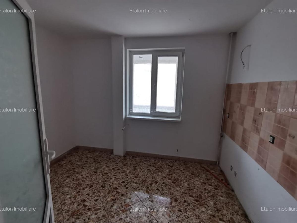 Ap. 3 camere semidecomandat, etaj 2, Piata Darmanesti - 5