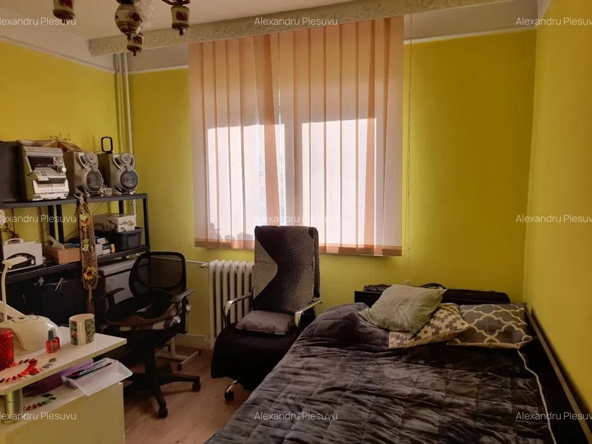 APARTAMENT 3 CAMERE, ETAJU 1, 60 MP UTILI, ALEXANDRU CEL BUN - 1