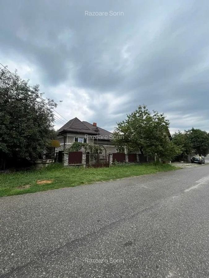 Casă renovată Bujoreni intrare Rm. Vâlcea lângă Muzeu - 1