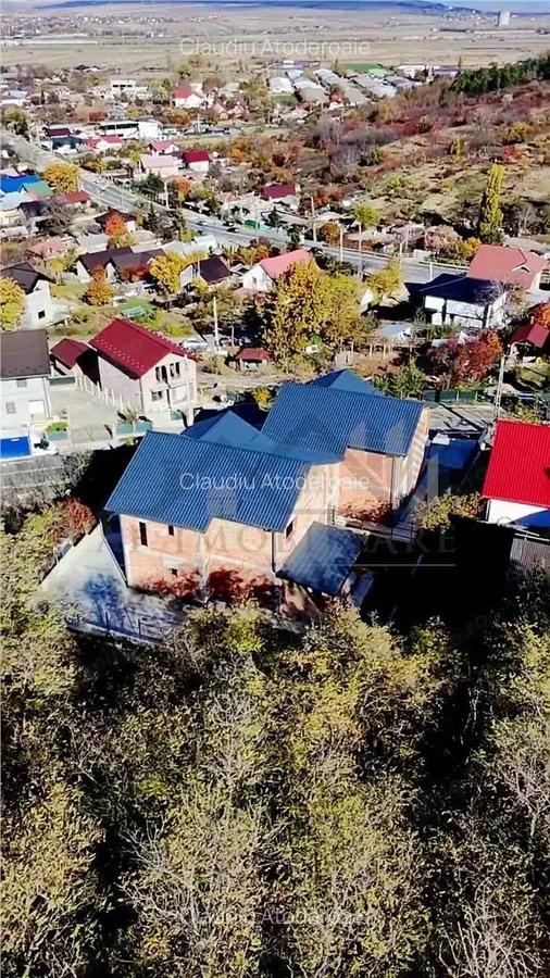 Casa de vanzare cu priveliste frumoasa - 2
