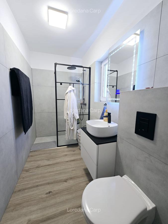 VILA MOBILATA SI UTILATA - 5 camere - 3 bai - dressing - 456mp teren - placa - 5