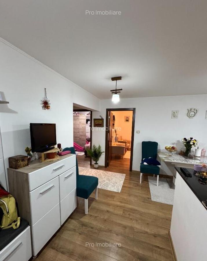 Vand apartament cu 3 camere decomandat - 2