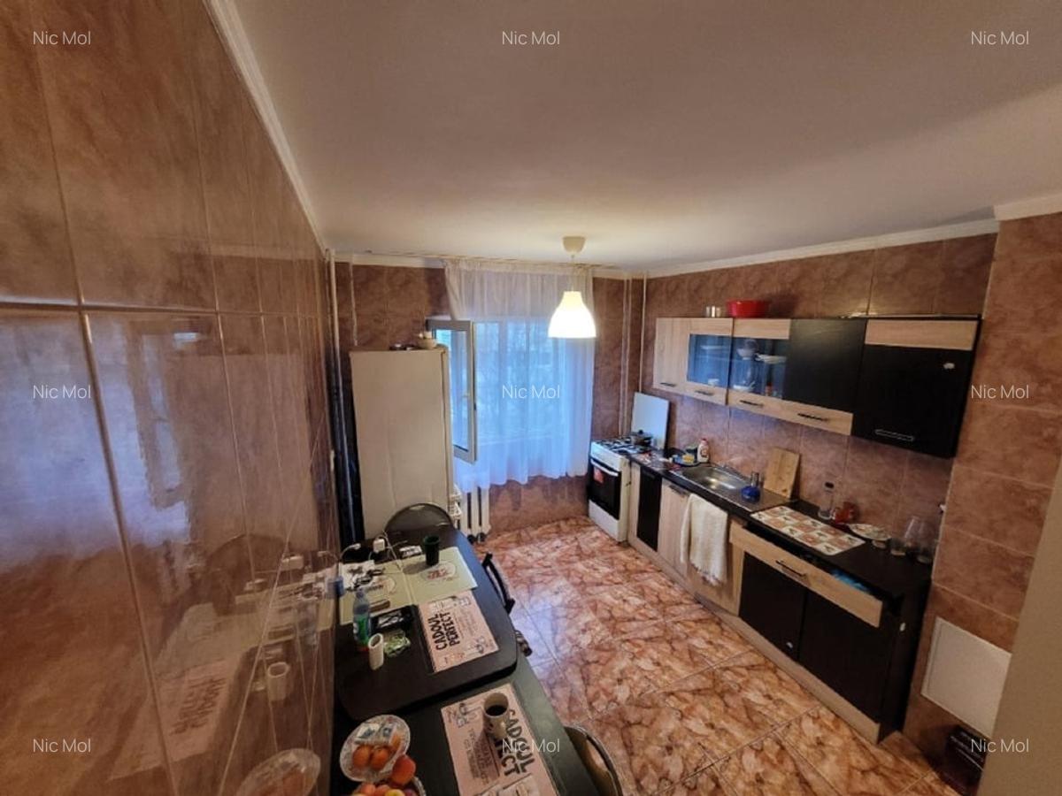 Proprietar inchiriez ap. 3cam 2bai decomandat 1980 6/10 renovat - 8