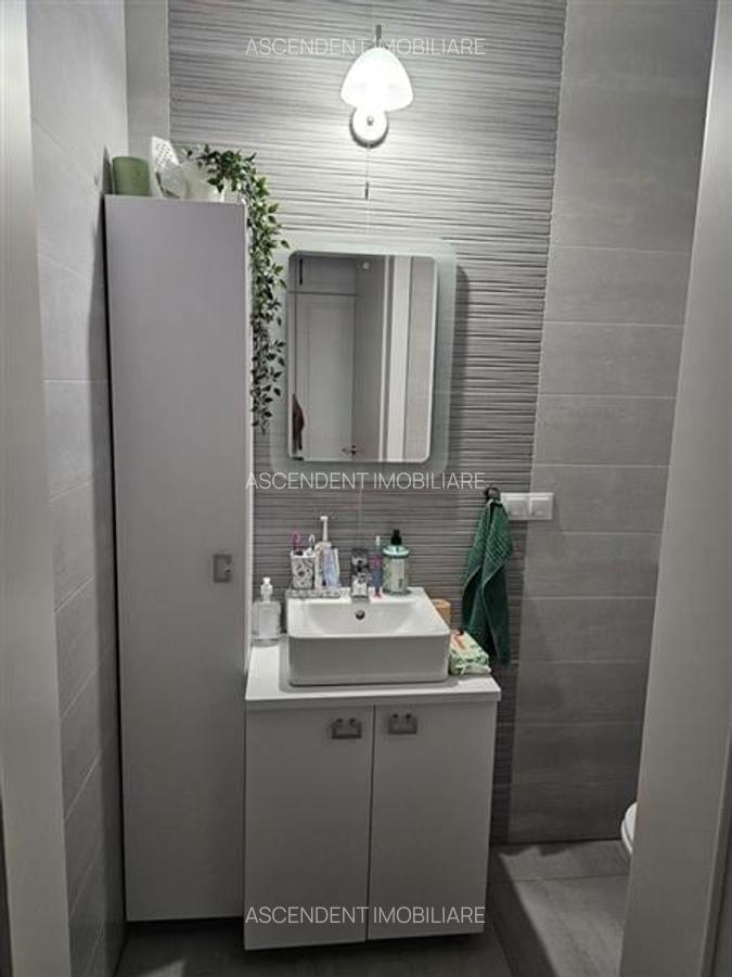 Apartament cu 3 camere decomandat în Tractorul - 7