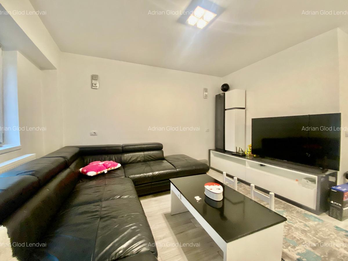 Închiriere apartament modern – 2 camere, Micro 12, Etaj 3 - 3