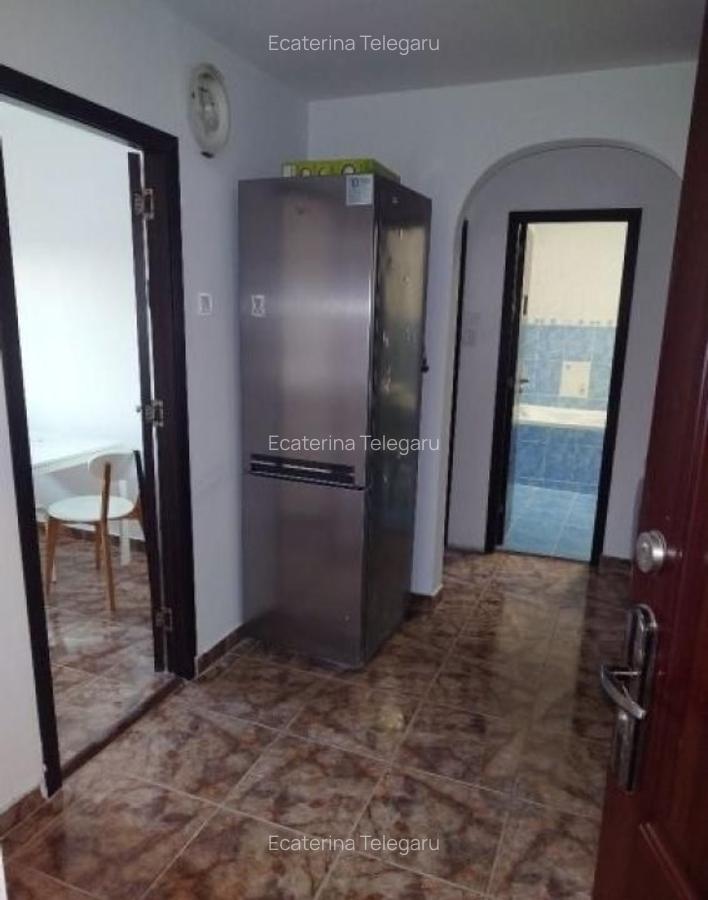 Vanzare Apartament 2 camere, decomandat, boxa, 14 min metrou Dristor - 2