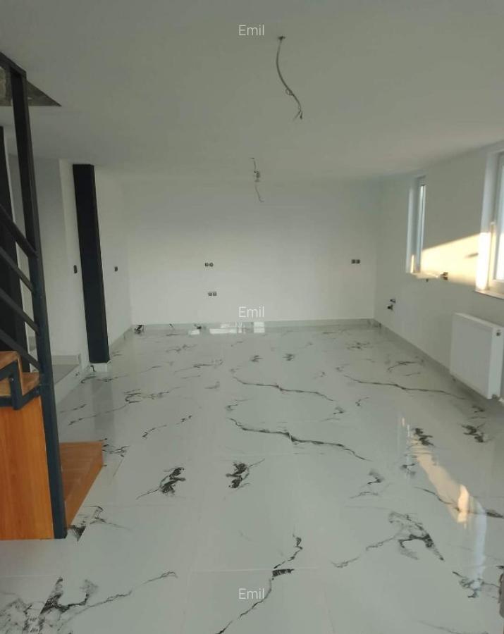 Casa Unirea formata din doua apartamente,cu doua intrari separate. - 4