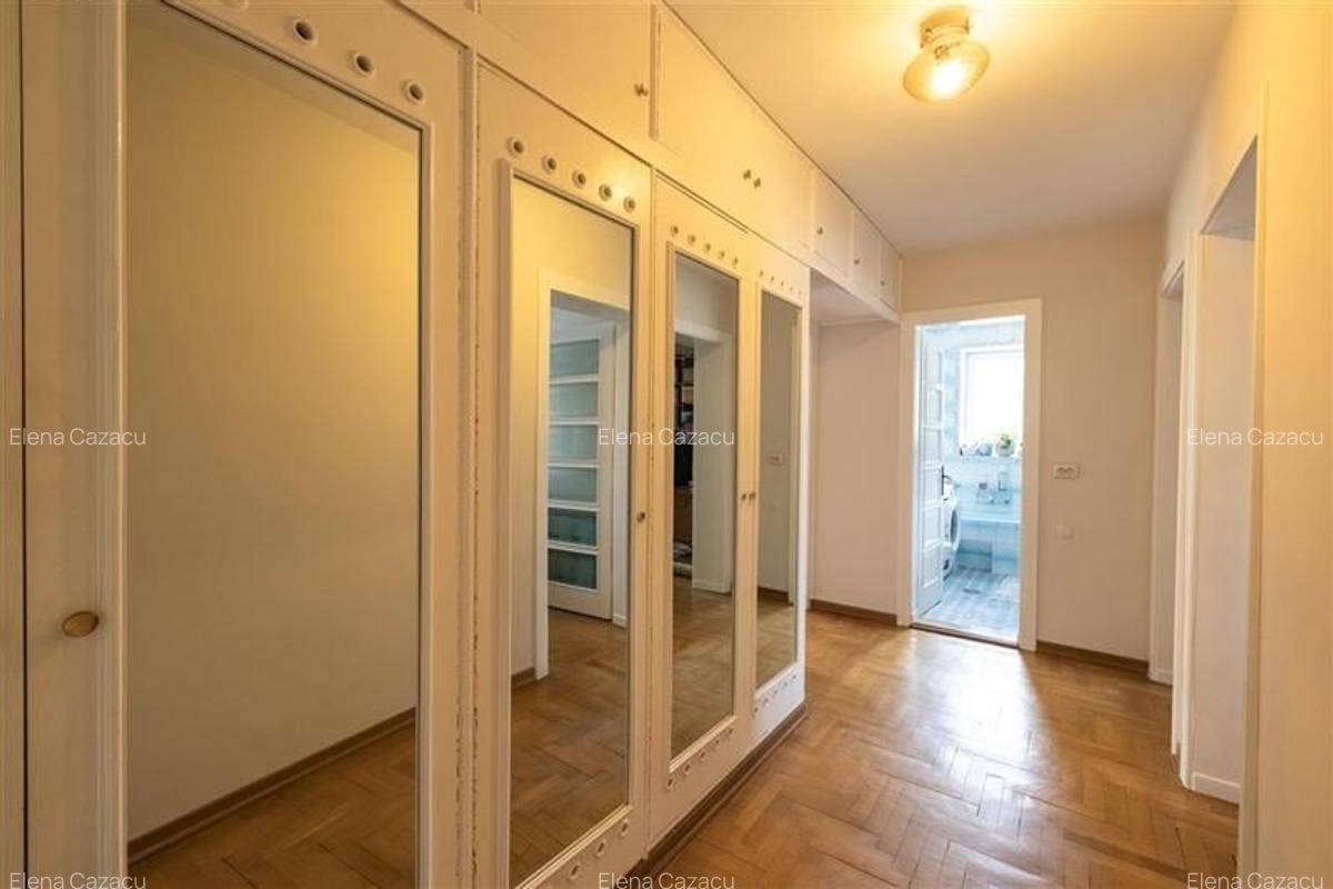 Distinct nivel in vila,5 camere,terase in spectacolul colinei montane,Central,Br - 4