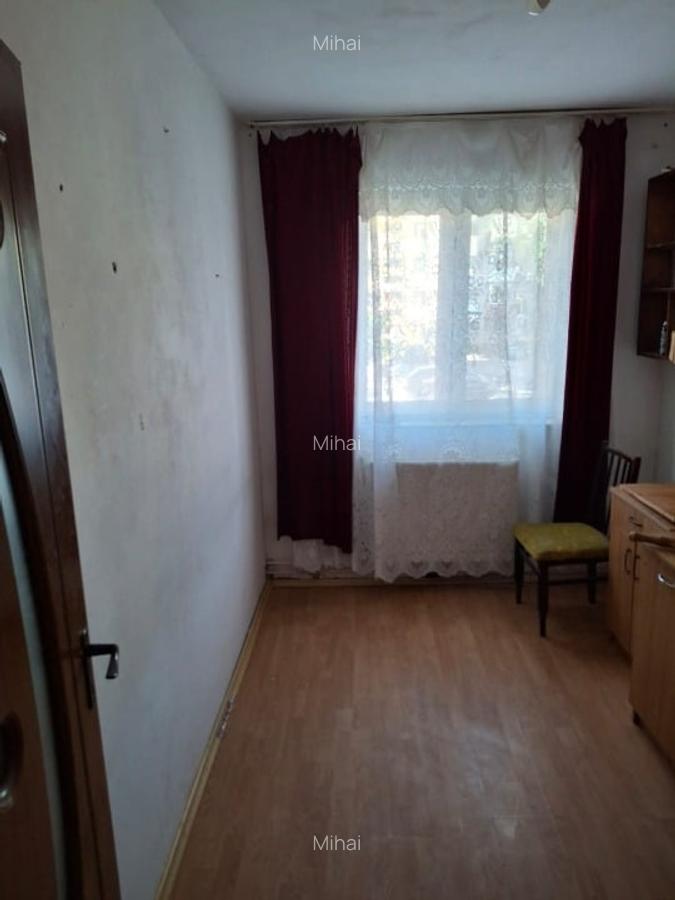 Apartament cu 3 camere semidecomandat în Micro 6 - 5