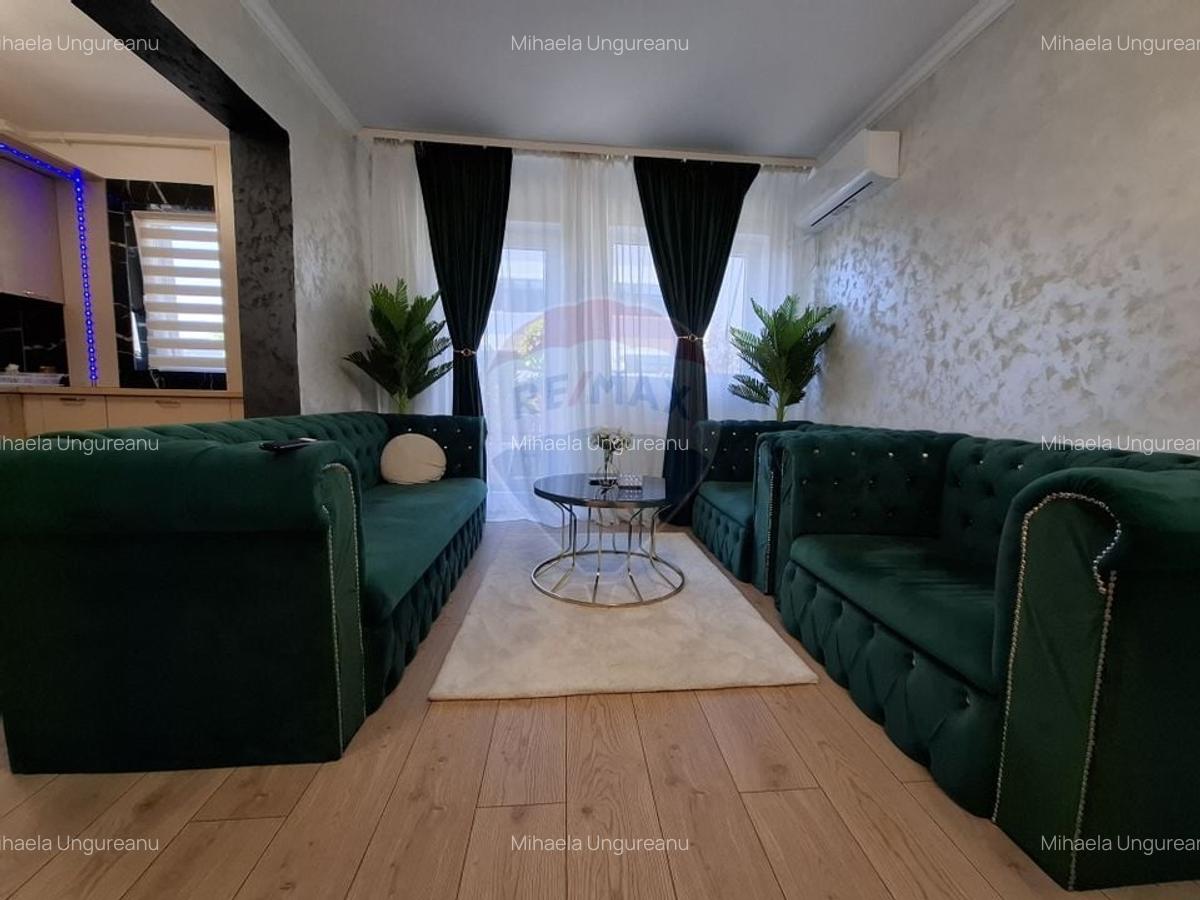 Apartament cu 3 camere  cu loc de parcare si curte proprie -de vanzare - 1