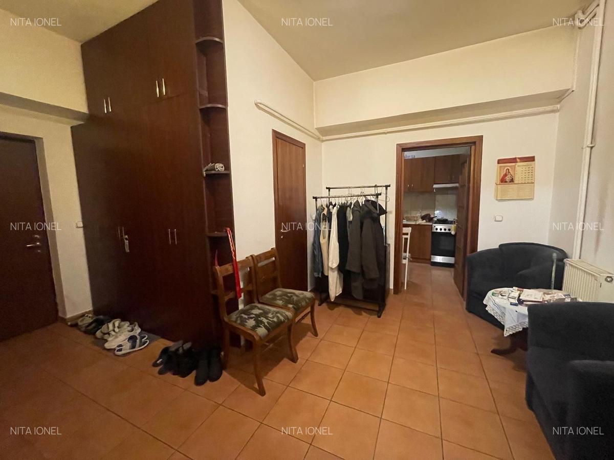 Apartament cu 3 camere decomandat, mobilat în P-ța Victoriei - 7