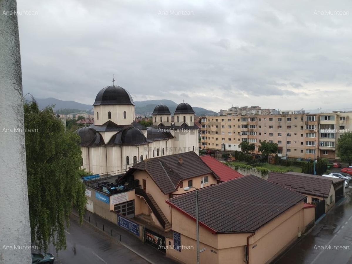 Garsonieră decomandată, mobilată în Tractorul - 1