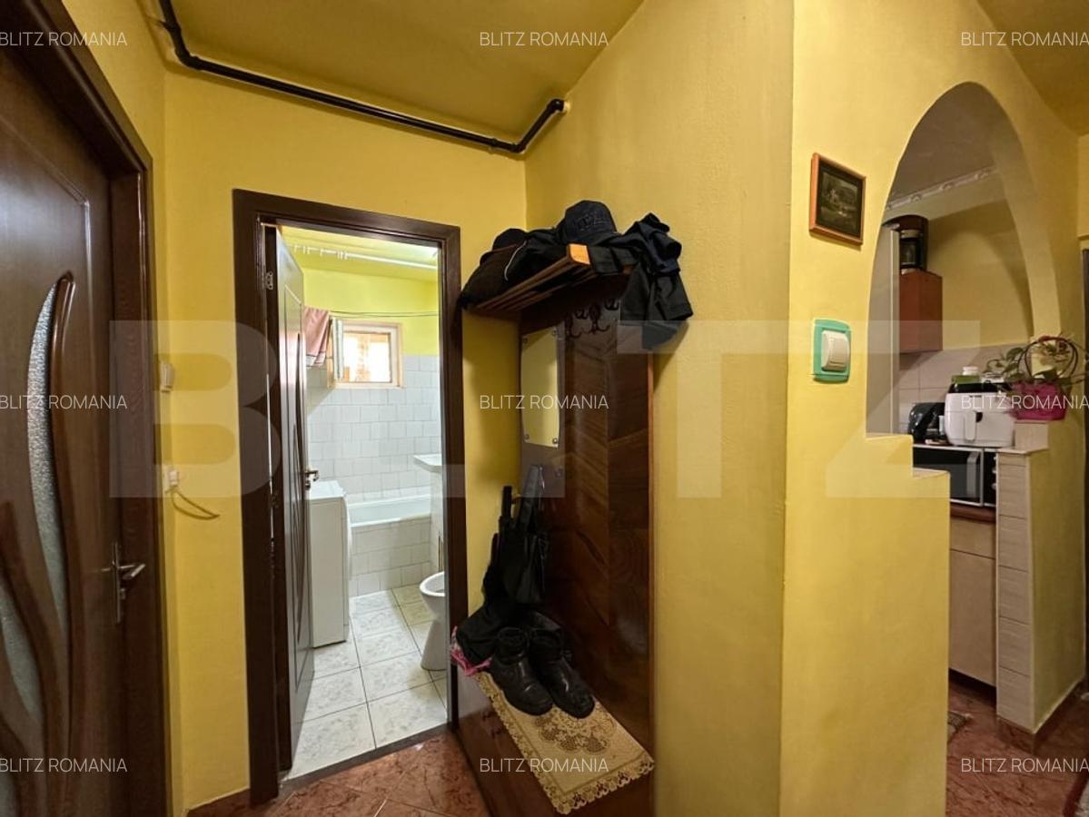 Apartament de vanzare 2 camere decomandat, zona Centrala Sacele - 3