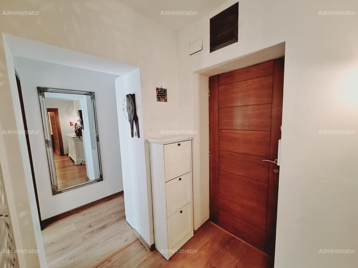 Apartament 3 camere+birou+garaj lângă metrou Ștefan cel Mare - 15 Apartament 3 camere+birou+garaj lângă metrou Ștefan cel Mare - 15