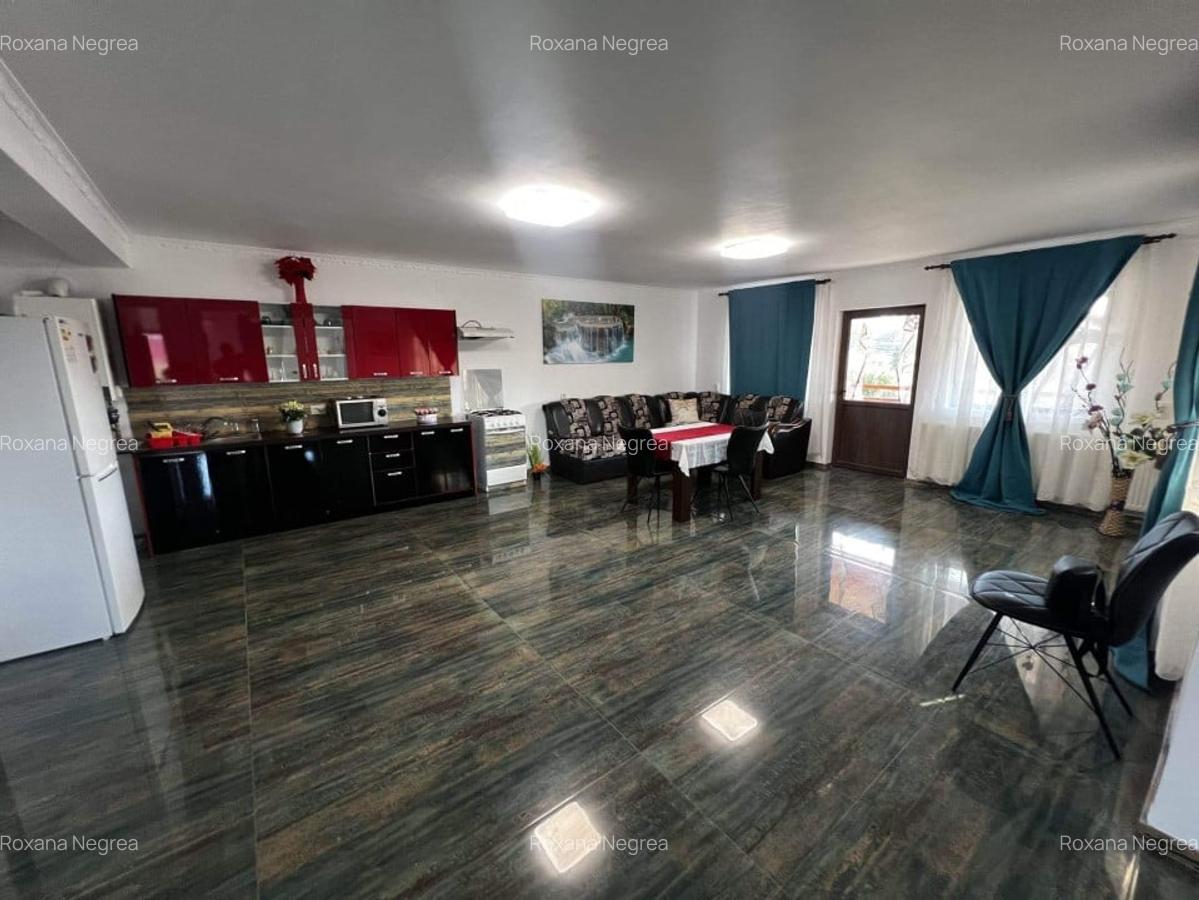 Casa cu piscina, 6 camere si 3 bai - 2