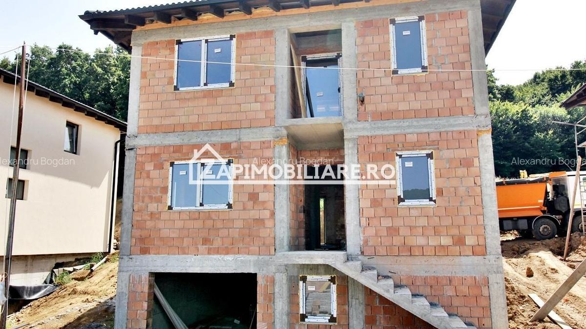 Casa D-P-E 240 mp, teren 800 mp,comosion ZERO! - 3