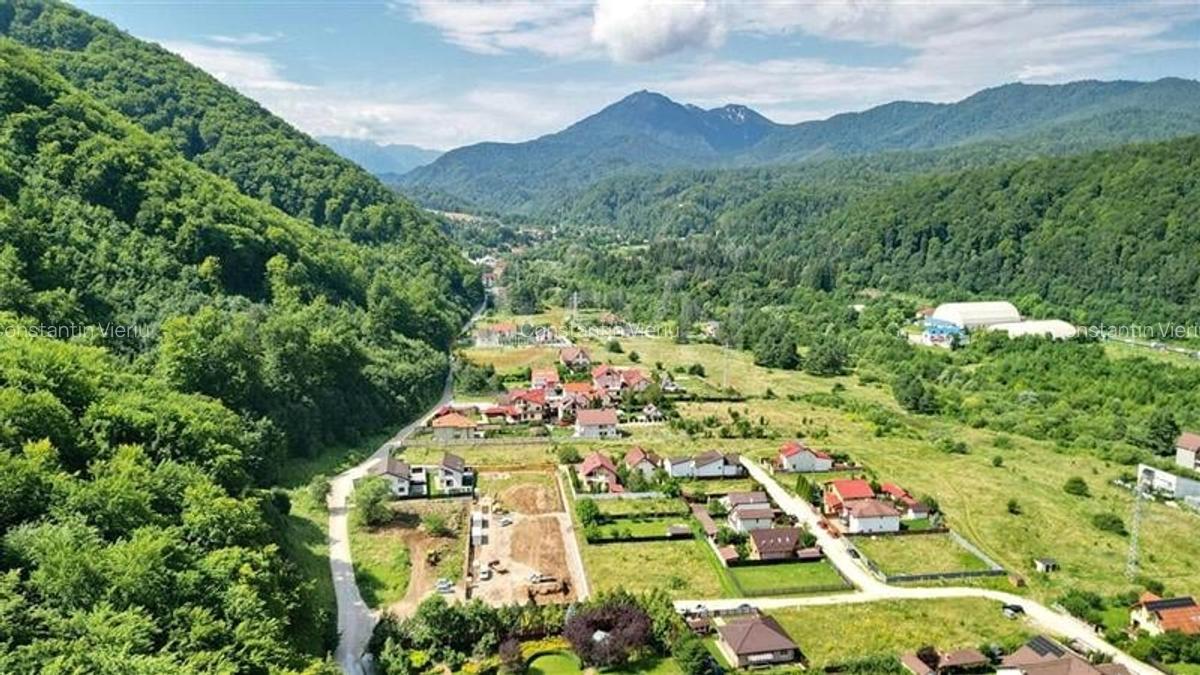 Casă individuală cu 9 camere în Exterior Est - 1