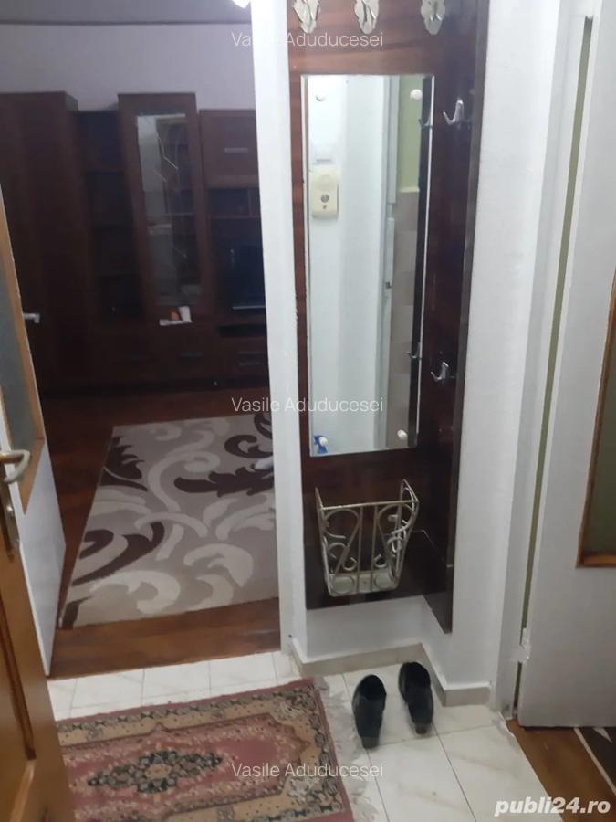 Inchiriez garsoniera - 2