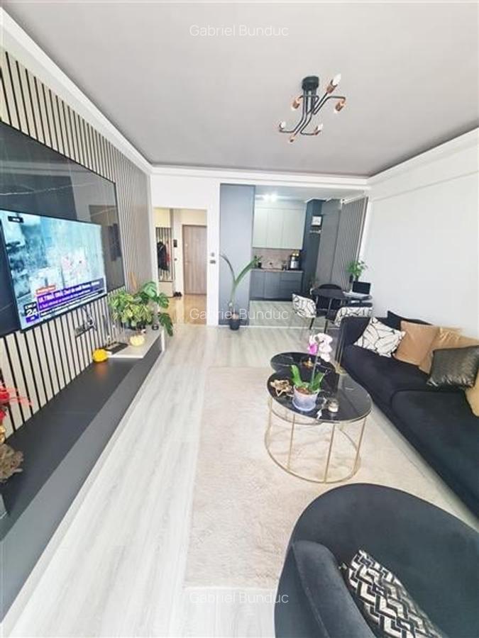 Apartament cu 3 camere decomandat, mobilat în Tractorul - 14