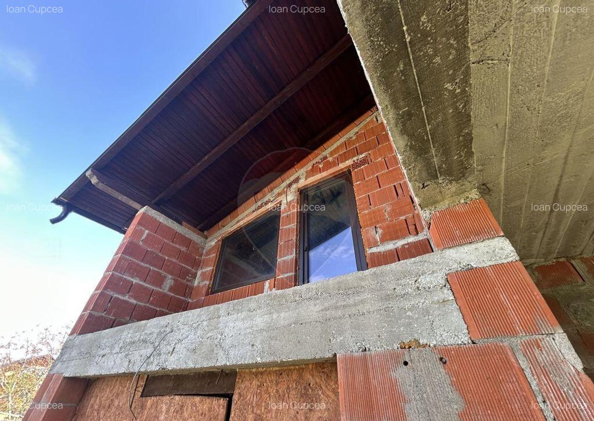 Casa la ro?u de vanzare in Satulung - 5