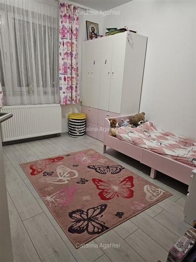 Apartament cu 3 camere decomandat, mobilat în Tractorul - 3