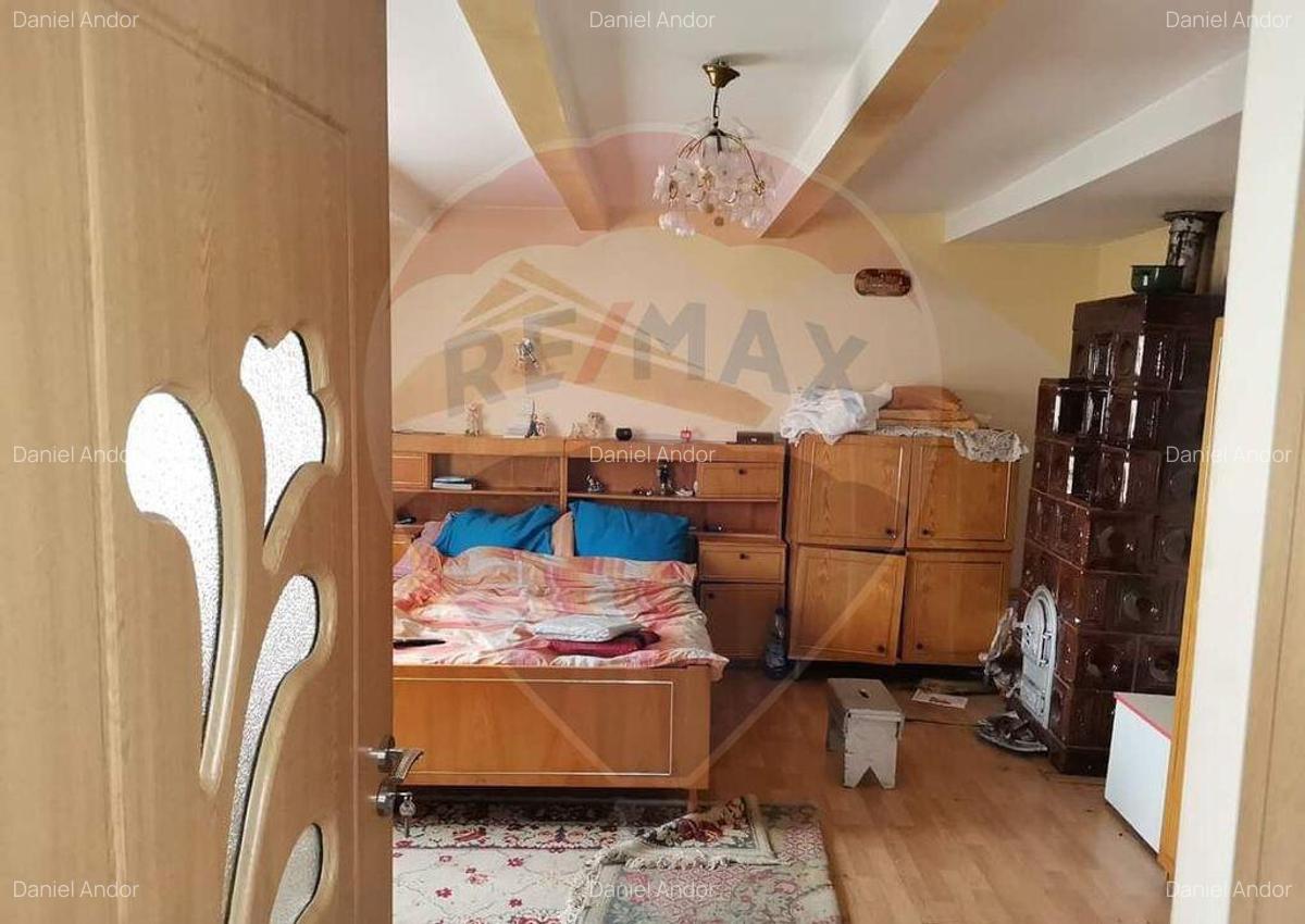 Casa traditionala De Vanzare cu 5 Hectare de teren - 2