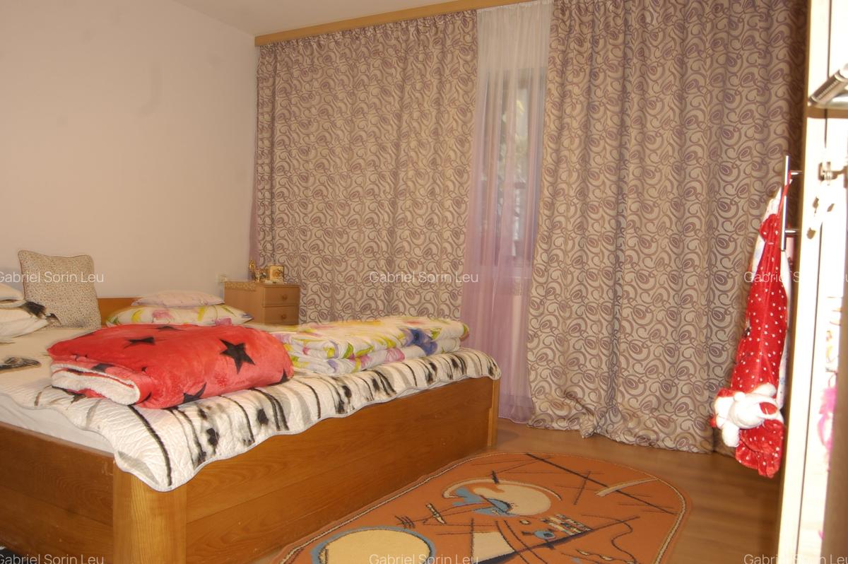 Casă cu 6 camere în Est - 4