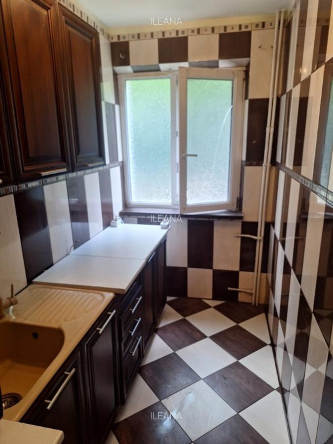 Km.4-5,școala 37 ,apartament 2 camere - 5