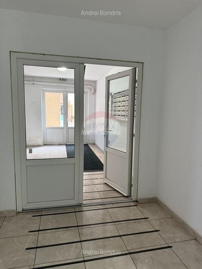 Apartament cu 3 camere de inchiriat Aparatorii Patriei - 25