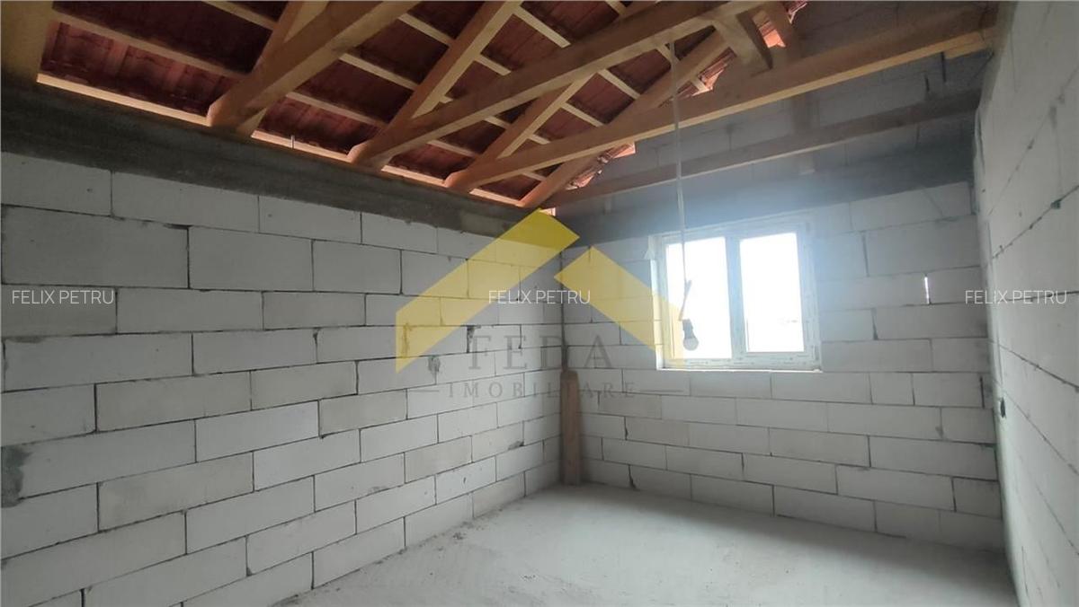 Casa la rosu de vanzare in localitatea Fantanele - 6