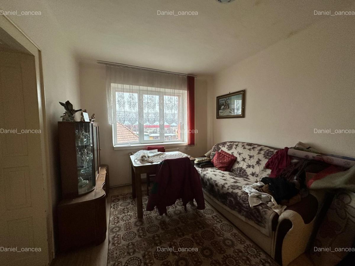 Casa singur in curte - 3 camere - zona Stefan Cel Mare - 2