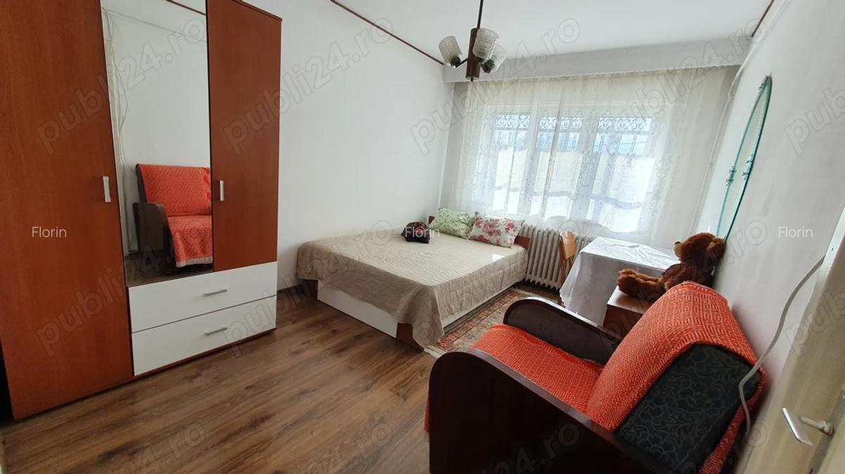 Inchiriez apartament renovat, zona centrala, 2 camere decomandate - 5