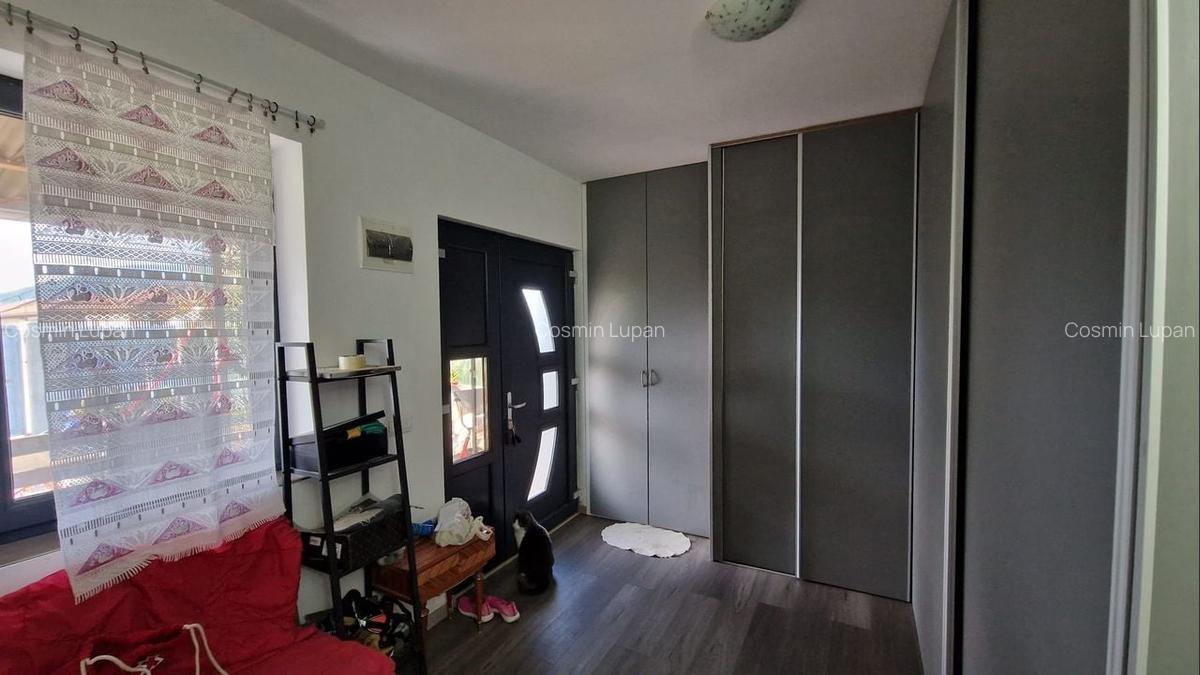 Casă spațioasă de vanzare, 4 camere, 6 Ari, Săsar - Comision 0% - 9